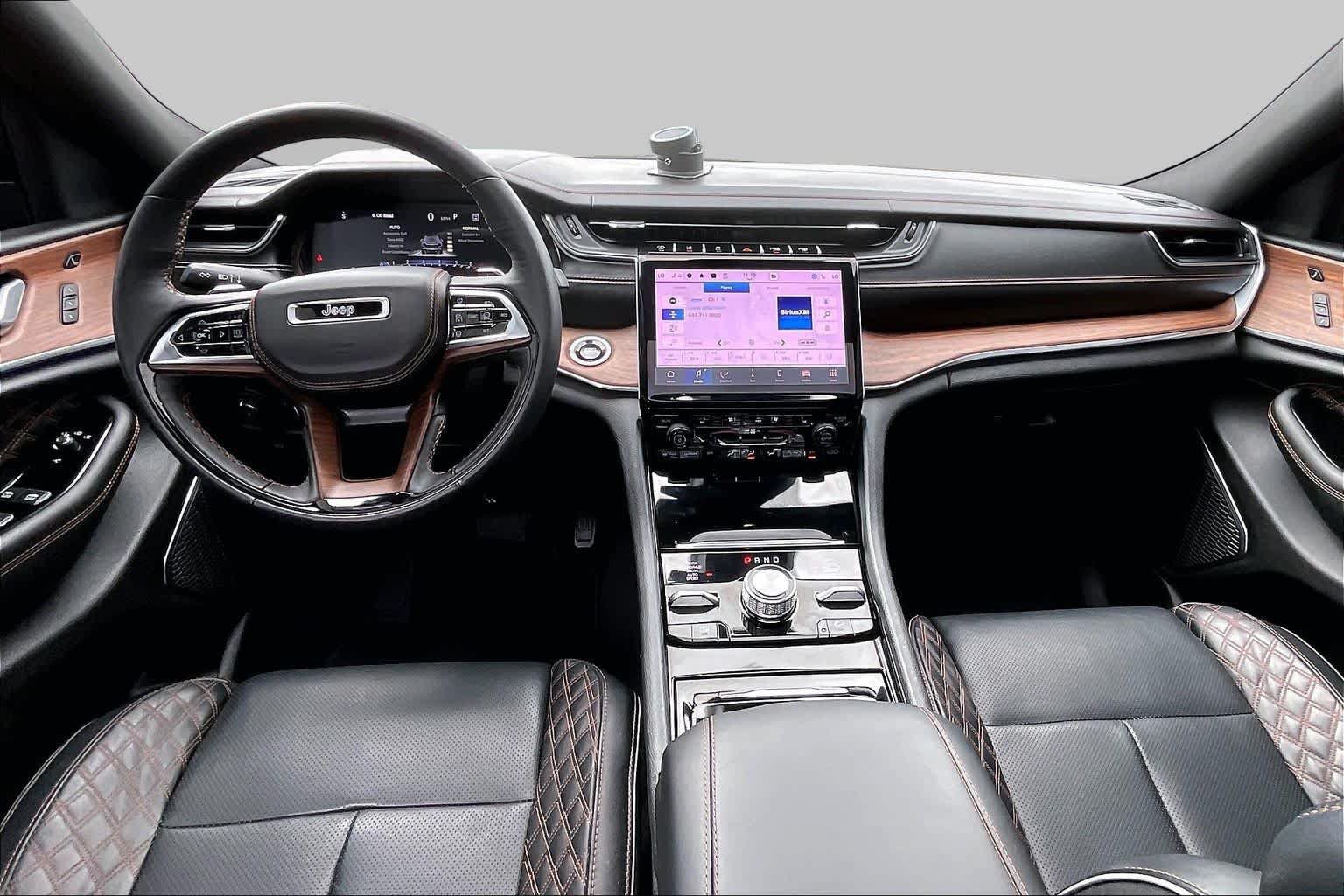 Used 2025 Jeep Grand Cherokee Summit w/ Obsidian Package AWD/4WD image 15