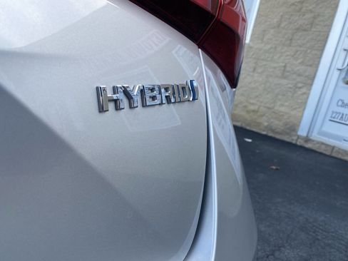 Used 2022 Toyota Prius LE image 11