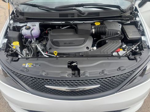 New 2026 Chrysler Voyager LX FWD image 21