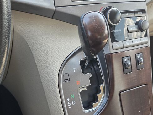 Used 2011 Toyota Venza AWD w/ Comfort Pkg image 18