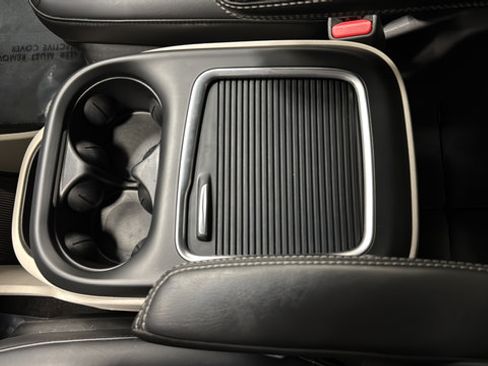Used 2023 Chrysler Pacifica Touring-L w/ Uconnect Theater Family Group AWD/4WD image 19