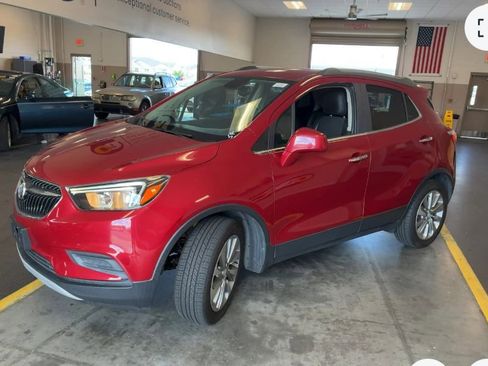 Used 2020 Buick Encore Preferred image 1