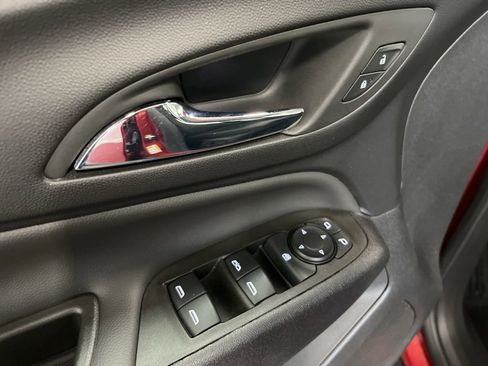 Used 2024 Chevrolet Equinox LT image 4