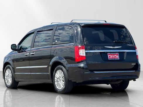 Used 2012 Chrysler Town & Country Limited w/ Luxury Group FWD image 4