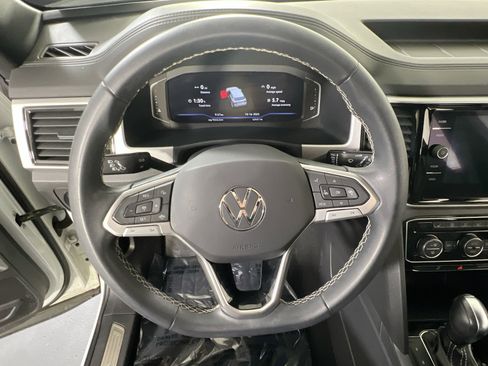 Used 2022 Volkswagen Atlas Cross Sport SE image 11