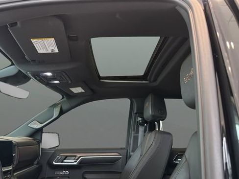 Used 2024 Chevrolet Silverado 1500 High Country w/ High Country Premium Package AWD/4WD image 17