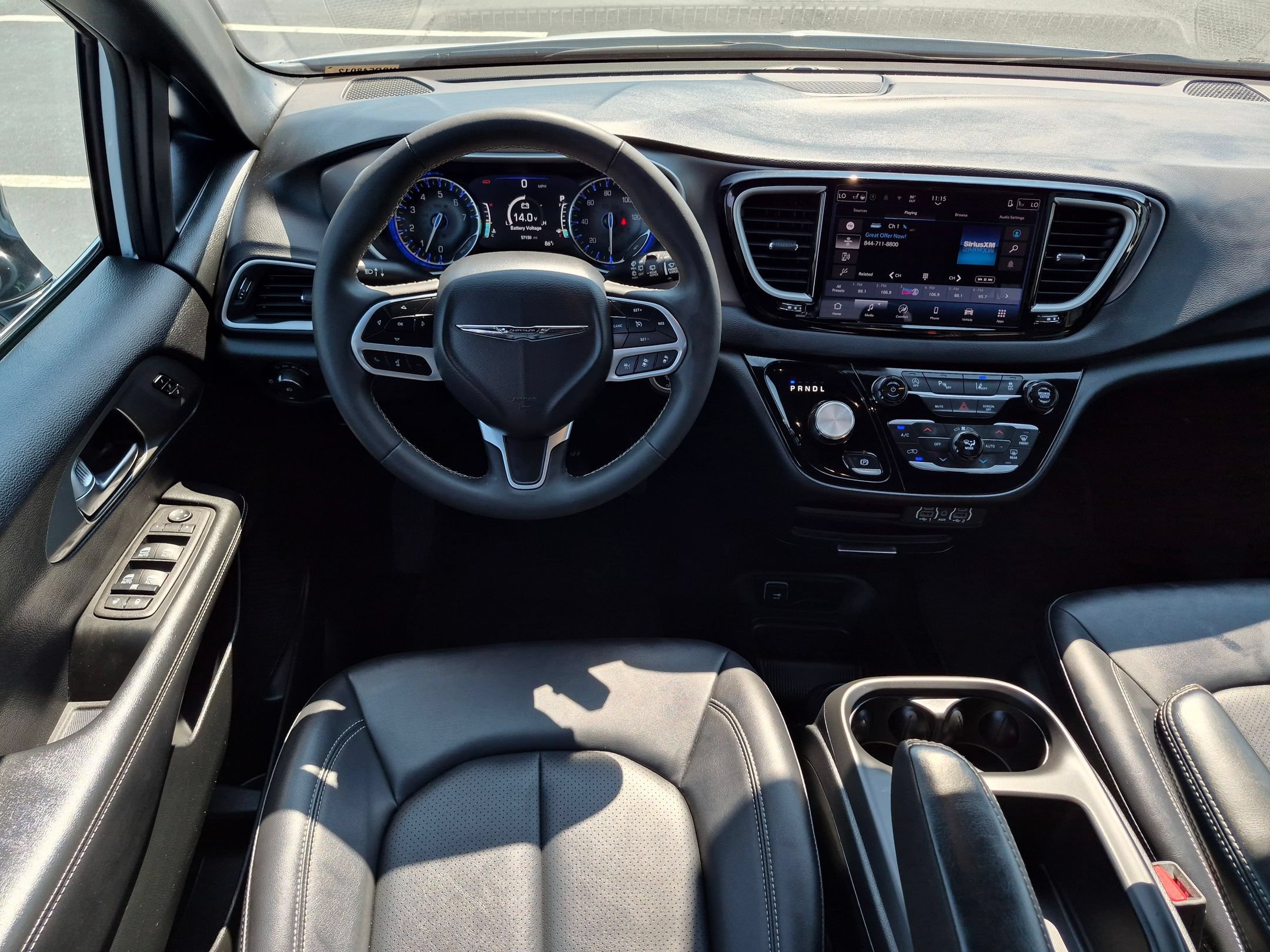 Used 2025 Chrysler Pacifica Select FWD image 28