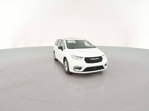 New 2026 Chrysler Pacifica Limited image 17