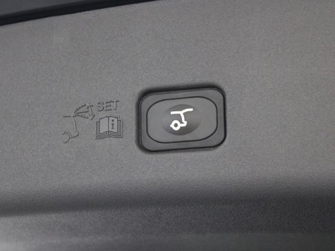 Certified 2024 Lincoln Nautilus Reserve w/ Equipment Group 202A image 31