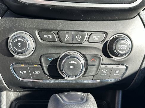 Used 2020 Jeep Cherokee Latitude image 22