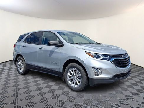 Used 2021 Chevrolet Equinox LS w/ LS Convenience Package AWD/4WD image 1