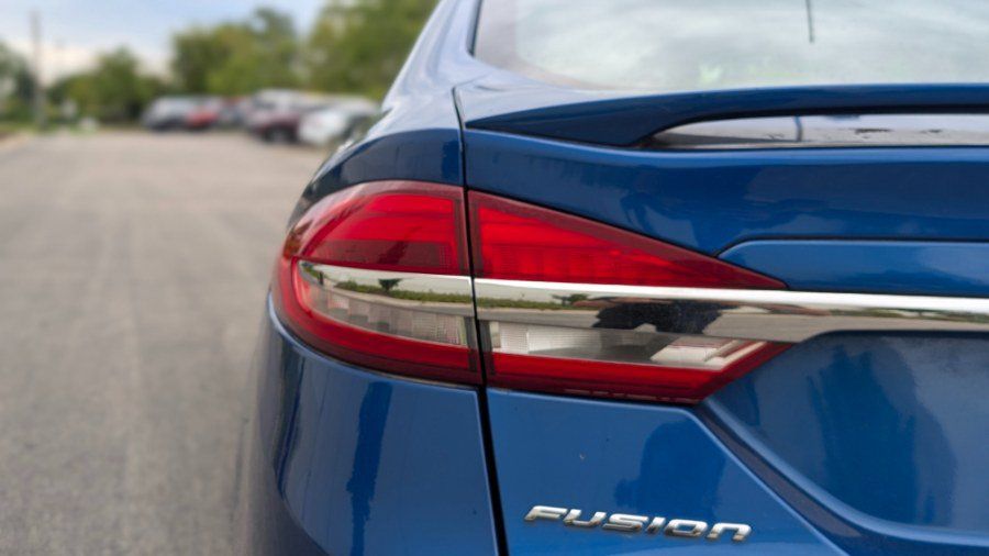Used 2018 Ford Fusion SE w/ Equipment Group 201A FWD image 5