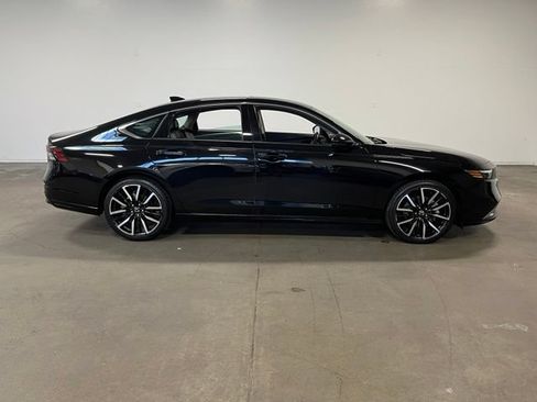 Used 2024 Honda Accord Touring image 2