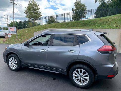 Used 2018 Nissan Rogue SV w/ Sun & Sound Touring Package image 3