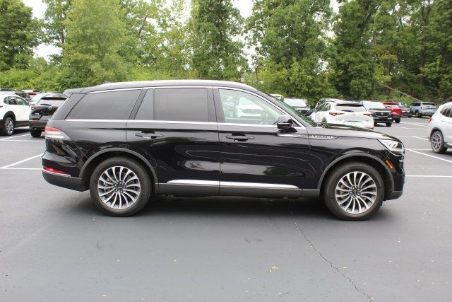 Used 2023 Lincoln Aviator Reserve w/ Elements Package Plus AWD/4WD image 2