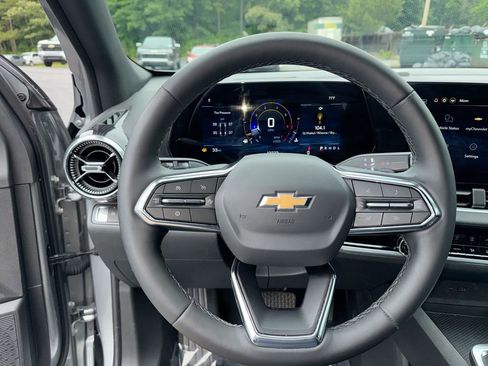 Used 2026 Chevrolet Equinox LT FWD image 16
