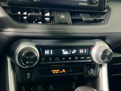 Used 2022 Toyota RAV4 XLE image 27