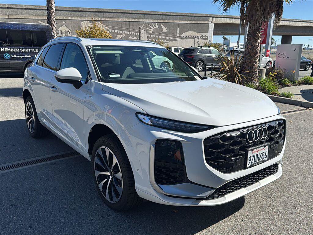 Used 2026 Audi Q3 quattro 2.0T w/ Driver Assistance Package AWD/4WD image 4