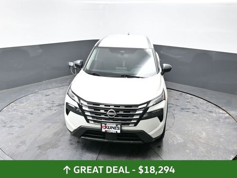 Used 2024 Nissan Rogue S image 44