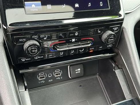 Used 2023 Jeep Grand Cherokee Altitude image 17