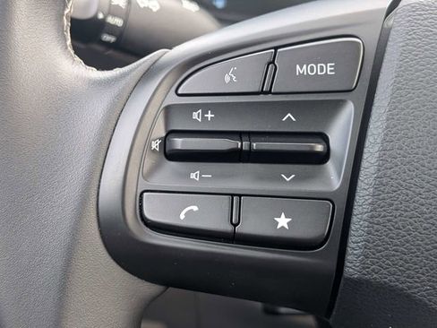 Used 2025 Hyundai Venue SEL FWD image 25