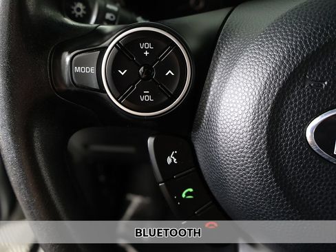Used 2017 Kia Soul + FWD image 4