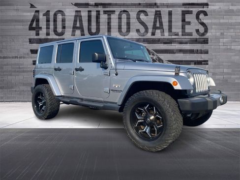 Used 2017 Jeep Wrangler Unlimited Sahara w/ Connectivity Group image 1