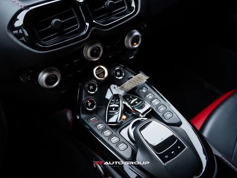 Used 2019 Aston Martin V8 Vantage Coupe image 11