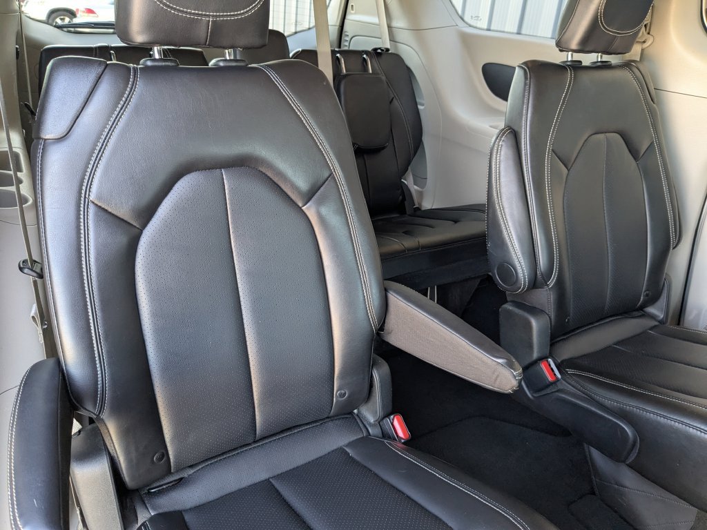 Used 2024 Chrysler Pacifica Touring-L FWD image 32