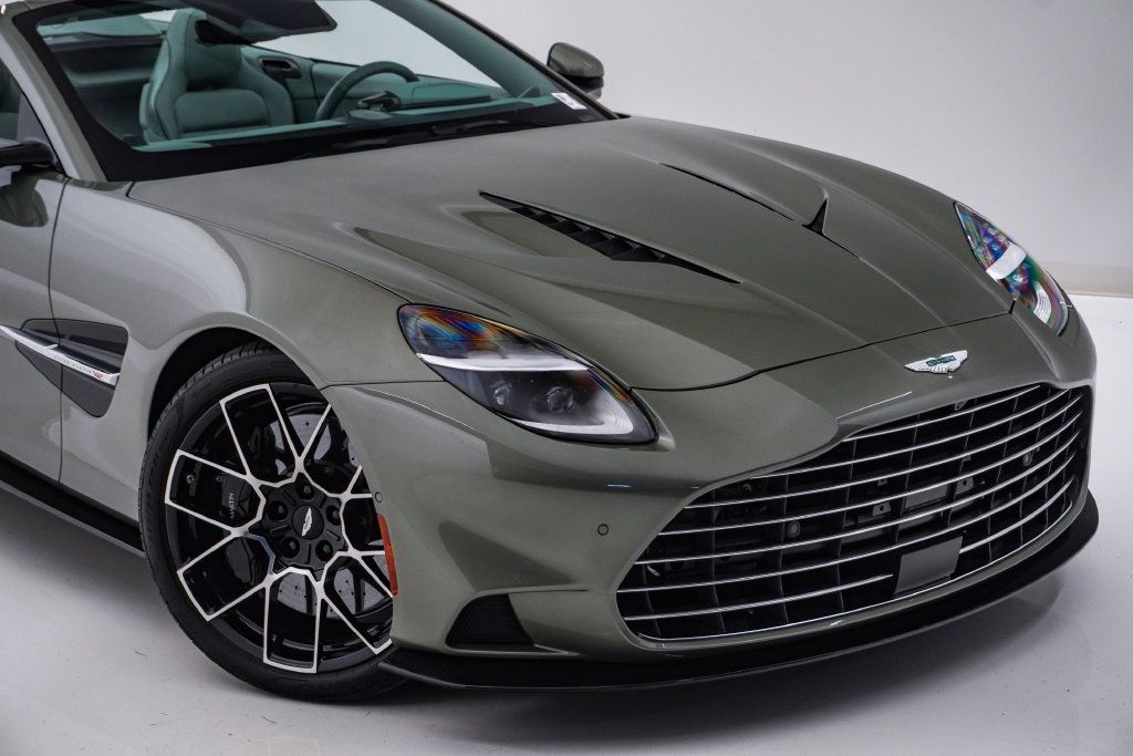 Used 2026 Aston Martin Vanquish Convertible RWD image 4