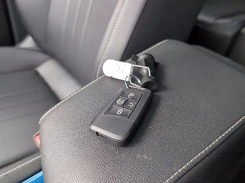 Used 2023 Volkswagen Tiguan SE w/ Panoramic Sunroof Package FWD image 28