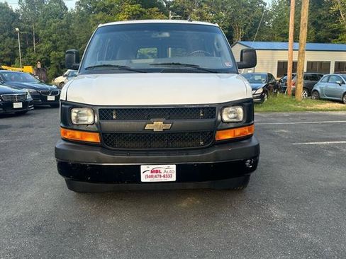 Used 2017 Chevrolet Express 2500 image 2