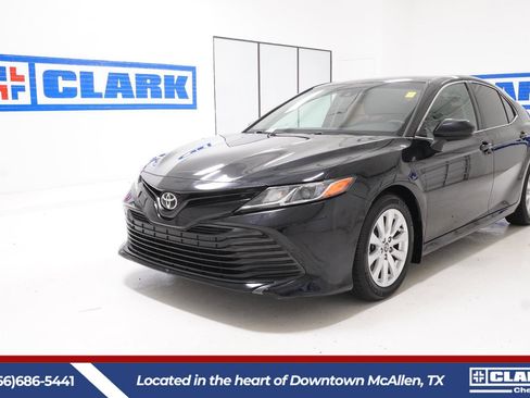Used 2020 Toyota Camry LE image 1