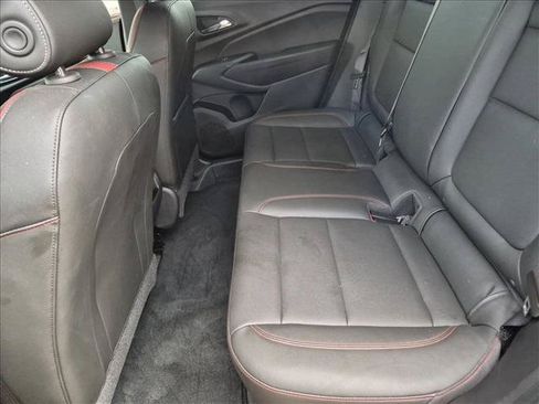 Used 2024 Chevrolet Trax RS w/ Sunroof Package FWD image 18