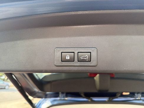Used 2022 Subaru Ascent Touring AWD/4WD image 9