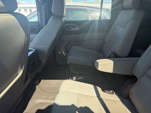 Used 2023 Chevrolet Suburban LT w/ Luxury Package AWD/4WD image 19