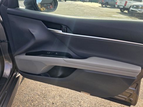 Used 2018 Toyota Camry LE w/ Convenience Package image 14