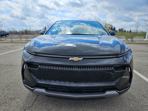 Used 2025 Chevrolet Equinox EV LT image 2