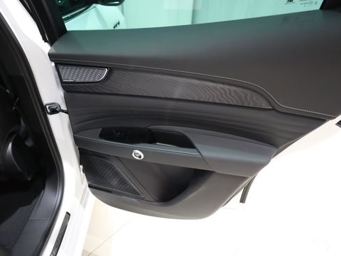 New 2025 Maserati Grecale GT image 13