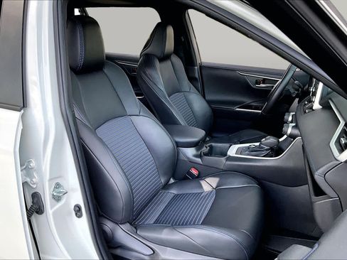 Used 2022 Toyota RAV4 XSE AWD/4WD image 9