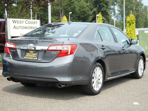 Used 2012 Toyota Camry XLE FWD image 5