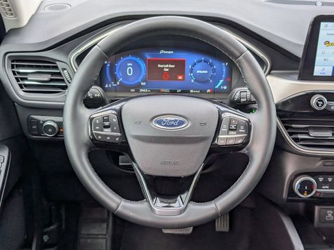 Used 2022 Ford Escape SEL w/ Technology Package image 15