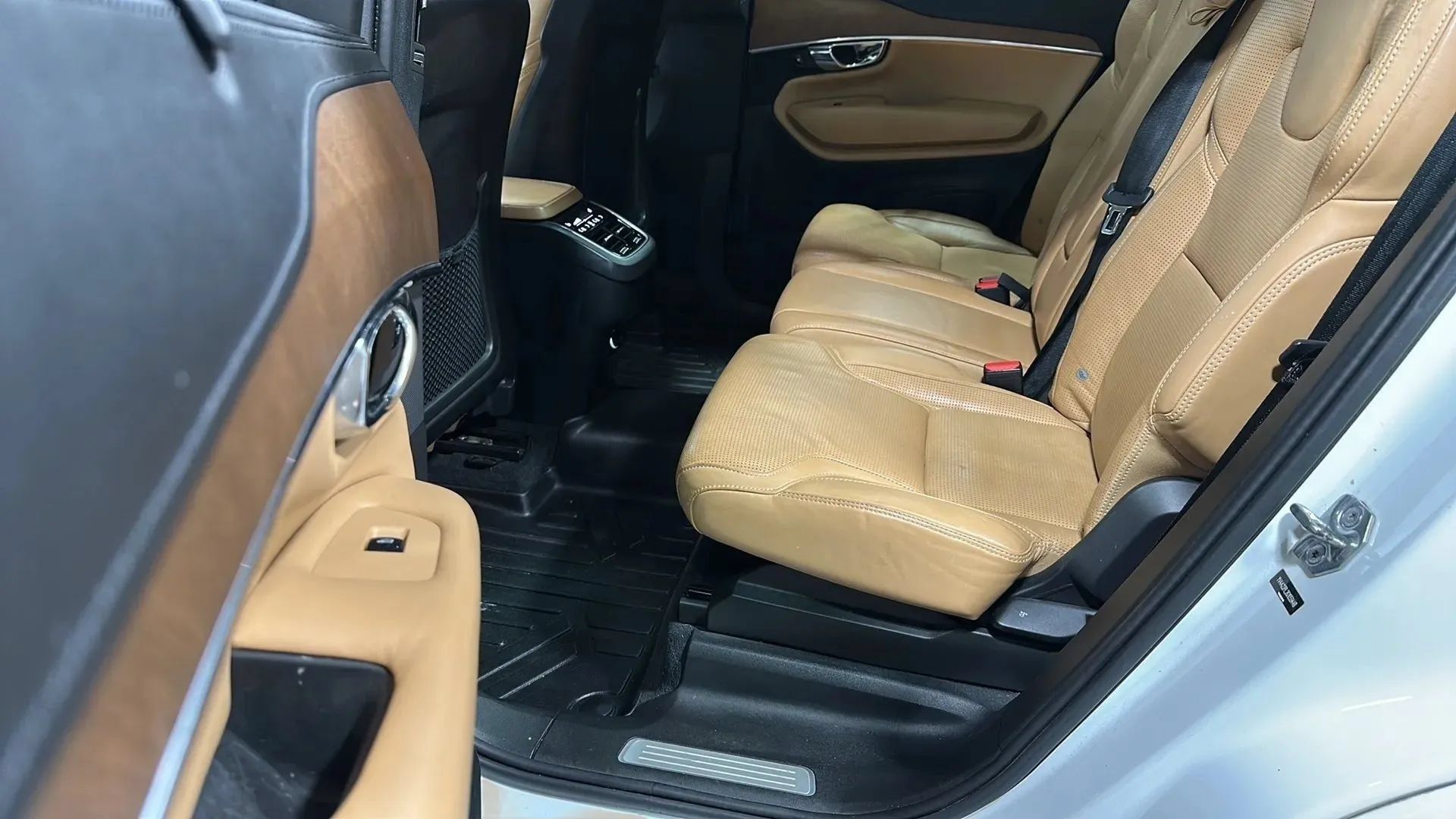 Used 2016 Volvo XC90 T6 Inscription w/ Vision Package AWD/4WD image 11