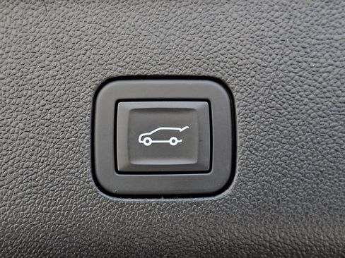 Used 2025 GMC Yukon Denali Ultimate AWD/4WD image 36