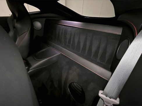 Used 2021 Aston Martin V8 Vantage Base image 27