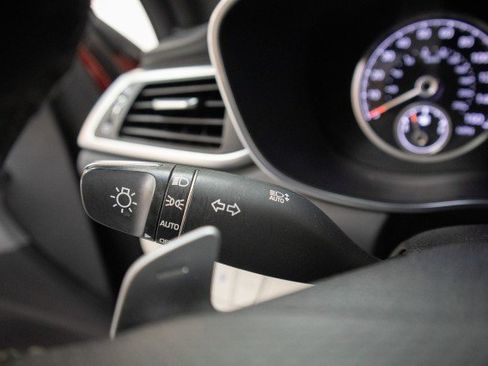 Used 2022 Genesis G70 2.0T image 13