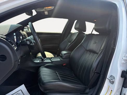 Used 2014 Chrysler 300 S RWD image 9