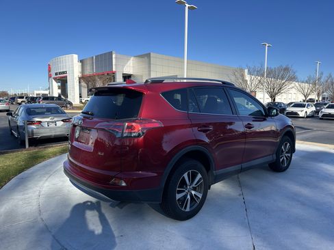 Used 2018 Toyota RAV4 XLE image 10