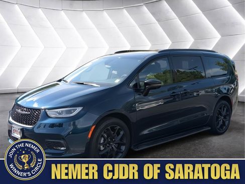 Used 2023 Chrysler Pacifica Limited w/ S Appearance Package AWD/4WD image 1