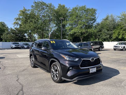Used 2022 Toyota Highlander XLE FWD image 5